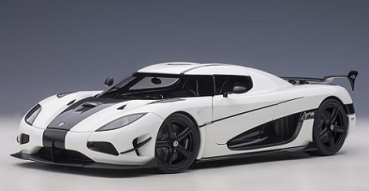 79021 Koenigsegg Agera RS (Arctic White / Carbon with Black Accents) 1:18